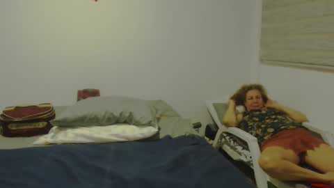 Snapshot of milchanell chatting on 03/09/25, 03:43 milchanell online show from 03/09/25, 03:43