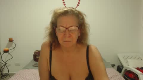 Snapshot of milchanell chatting on 03/10/25, 05:00 milchanell online show from 03/10/25, 05:00