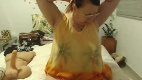 Snapshot of milchanell chatting on 10/13/25, 10:54 milchanell online show from 10/13/25, 10:54