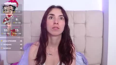 Snapshot of mildrecute chatting on 12/24/24, 10:44 Ana online show from 12/24/24, 10:44