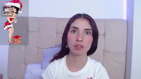 Snapshot of mildrecute chatting on 12/26/24, 08:11 Ana online show from 12/26/24, 08:11