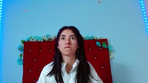 Snapshot of mildrecute chatting on 12/30/24, 08:10 Ana online show from 12/30/24, 08:10