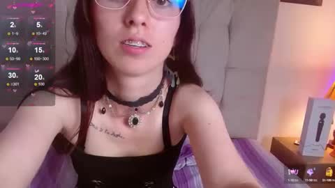 Snapshot of mildrecute chatting on 03/11/25, 12:00 Ana online show from 03/11/25, 12:00