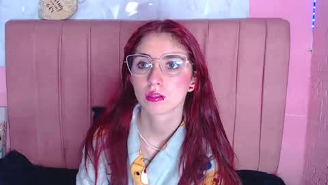 Snapshot of mildrecute chatting on 10/22/25, 04:29 Ana online show from 10/22/25, 04:29