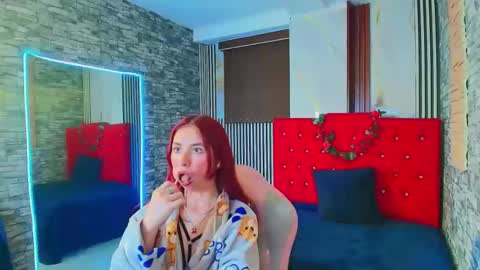 Snapshot of mildrecute chatting on 11/11/25, 10:21 Ana online show from 11/11/25, 10:21