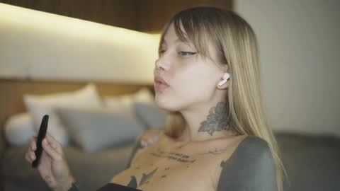 Snapshot of mileeena chatting on 05/25/26, 09:37 M Telegram mamagotachannel online show from 05/25/26, 09:37