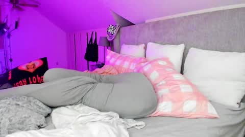 Snapshot of mileenakane chatting on 10/14/25, 04:13 ALL MY LINKS - online show from 10/14/25, 04:13