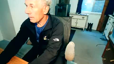 Snapshot of milehi1958 chatting on 06/15/26, 01:57 Milehi1958 online show from 06/15/26, 01:57