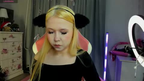 Snapshot of milemissyy chatting on 02/09/26, 03:43 Mia online show from 02/09/26, 03:43