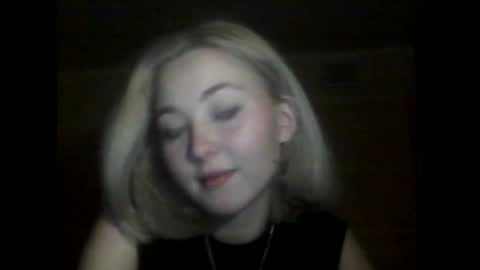 Snapshot of milena391630 chatting on 02/17/25, 08:26 Milena new nonude shy blonde natural online show from 02/17/25, 08:26