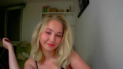 Snapshot of milena391630 chatting on 09/22/25, 10:23 Milena new nonude shy blonde natural online show from 09/22/25, 10:23