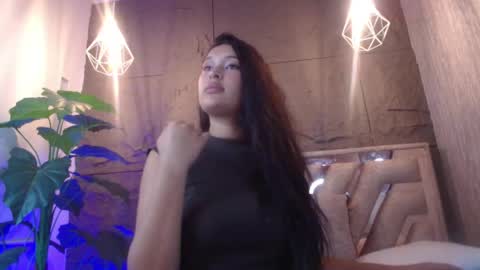 Snapshot of milenka_5 chatting on 05/13/26, 05:43 Milenka online show from 05/13/26, 05:43
