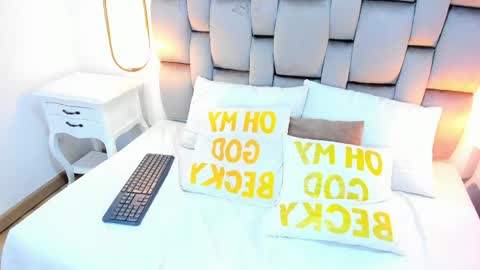 Snapshot of miley_jones_ chatting on 05/27/26, 08:39 miley jones online show from 05/27/26, 08:39