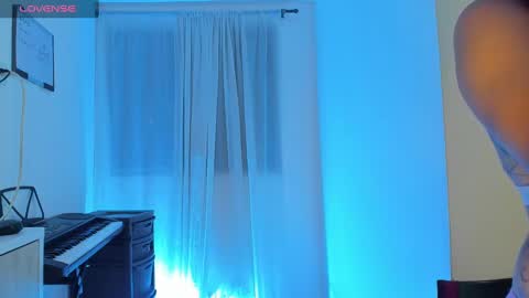 Snapshot of miley_kane chatting on 01/13/25, 07:54 miley_kane online show from 01/13/25, 07:54