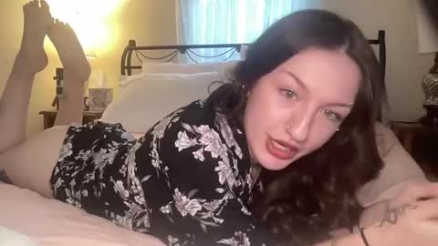 Snapshot of miley_monroee chatting on 02/16/25, 11:16 miley_monroee online show from 02/16/25, 11:16