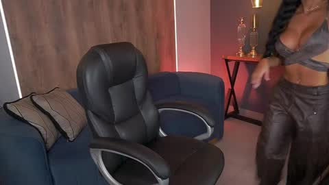 Miley Cruz  IG miley model23 online show from 10/31/25, 08:54