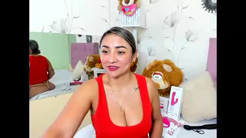 Snapshot of milf_bigass_ chatting on 01/29/25, 04:30 Antonella online show from 01/29/25, 04:30