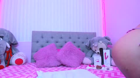 Snapshot of milf_bigass_ chatting on 02/17/25, 04:15 Antonella online show from 02/17/25, 04:15