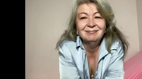Snapshot of milf_charlotty chatting on 06/13/26, 02:42 Charlotte online show from 06/13/26, 02:42