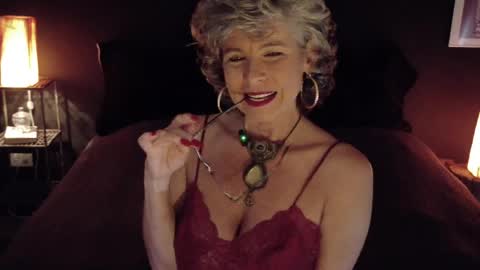 Snapshot of milf_ette chatting on 03/17/26, 08:23 Fabiola online show from 03/17/26, 08:23