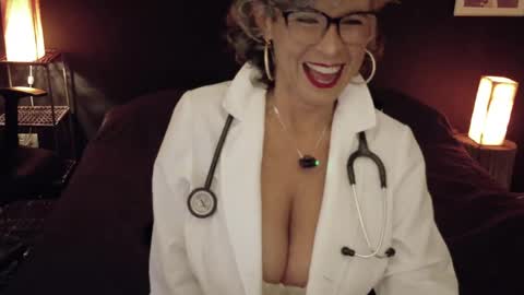 Snapshot of milf_ette chatting on 04/16/26, 01:28 Fabiola online show from 04/16/26, 01:28