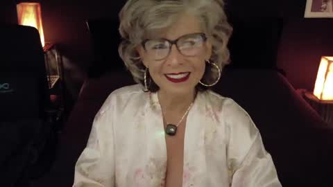 Snapshot of milf_ette chatting on 04/26/26, 05:43 Fabiola online show from 04/26/26, 05:43