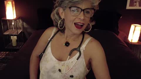 Snapshot of milf_ette chatting on 05/07/26, 01:11 Fabiola online show from 05/07/26, 01:11