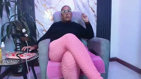 Snapshot of milf_sikiu chatting on 04/27/26, 02:42 milf sikiu online show from 04/27/26, 02:42