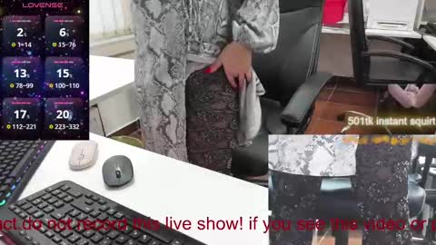 Snapshot of milf_viktoria chatting on 02/17/25, 09:46 Viktoria online show from 02/17/25, 09:46