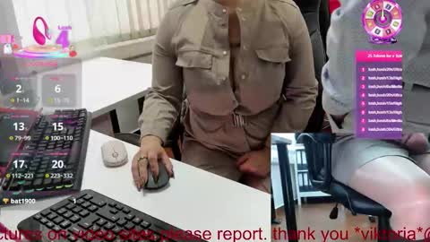 Snapshot of milf_viktoria chatting on 10/27/25, 10:52 Viktoria online show from 10/27/25, 10:52