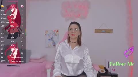 Snapshot of milfaaura chatting on 11/30/25, 02:15 Aura online show from 11/30/25, 02:15