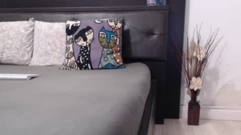 milfa online show from 09/17/25, 04:25