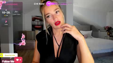Snapshot of milfblondy chatting on 10/01/25, 11:11 Ingrid online show from 10/01/25, 11:11