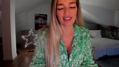 Ingrid online show from 12/21/25, 10:17