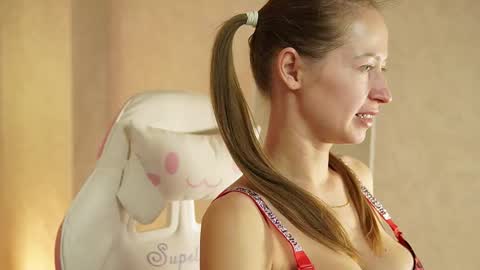 Snapshot of milfcruze chatting on 10/14/25, 01:50 milfcruze online show from 10/14/25, 01:50