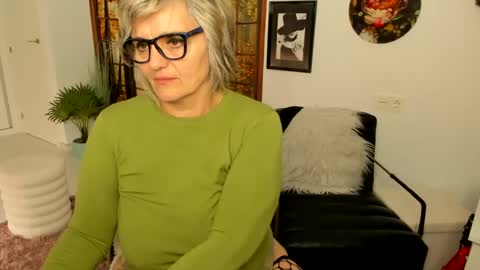 MilfElla online show from 03/05/25, 01:39