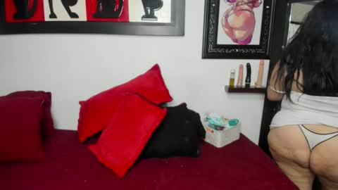 Snapshot of milfhotmature chatting on 05/25/26, 08:09 laura online show from 05/25/26, 08:09