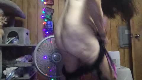 Snapshot of milfmichelle69 chatting on 05/17/26, 07:21 milfmichelle69 online show from 05/17/26, 07:21