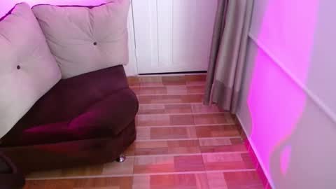 Snapshot of milfrosalie chatting on 03/05/25, 12:16 Rosalie  online show from 03/05/25, 12:16
