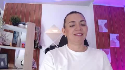Sara  online show from 07/26/26, 11:06