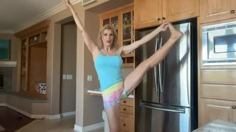 Snapshot of milfyogi chatting on 07/15/26, 04:01 milfyogi online show from 07/15/26, 04:01