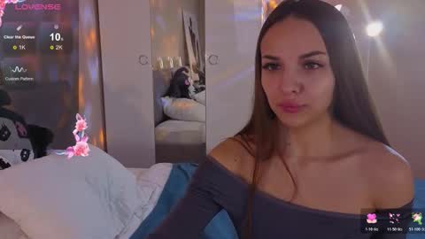 Snapshot of mili_milash chatting on 11/19/25, 02:22 Milana online show from 11/19/25, 02:22