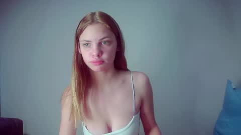 Snapshot of milia21 chatting on 10/05/25, 10:57 milia21 online show from 10/05/25, 10:57
