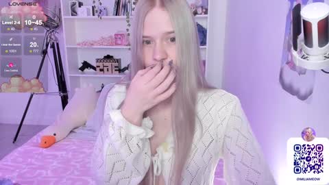 Snapshot of miliameow chatting on 01/11/25, 01:06 Milia online show from 01/11/25, 01:06