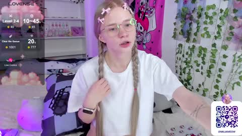 Snapshot of miliameow chatting on 02/02/25, 04:48 Milia online show from 02/02/25, 04:48