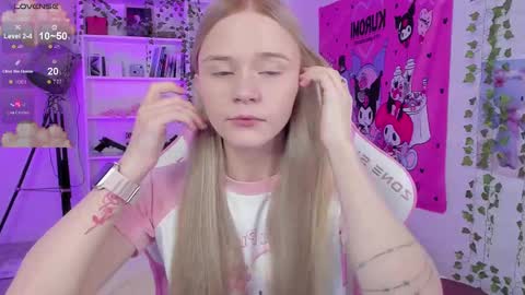 Snapshot of miliameow chatting on 02/18/25, 01:54 Milia online show from 02/18/25, 01:54