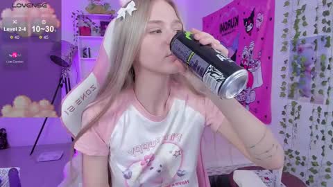 Snapshot of miliameow chatting on 02/18/25, 04:58 Milia online show from 02/18/25, 04:58