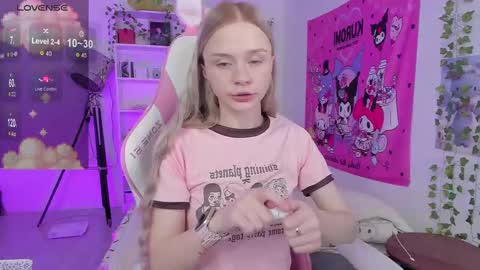 Snapshot of miliameow chatting on 02/21/25, 06:59 Milia online show from 02/21/25, 06:59