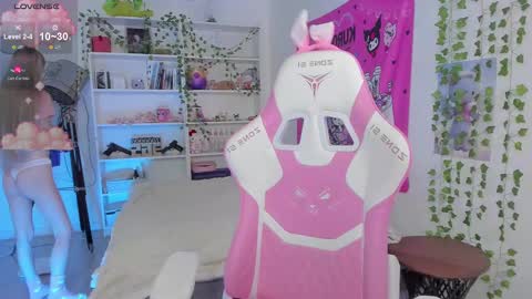 Snapshot of miliameow chatting on 02/24/25, 02:19 Milia online show from 02/24/25, 02:19