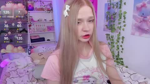 Snapshot of miliameow chatting on 02/28/25, 09:04 Milia online show from 02/28/25, 09:04